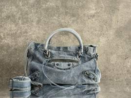 Picture of Balenciaga Handbags _SKUfw238760661fw